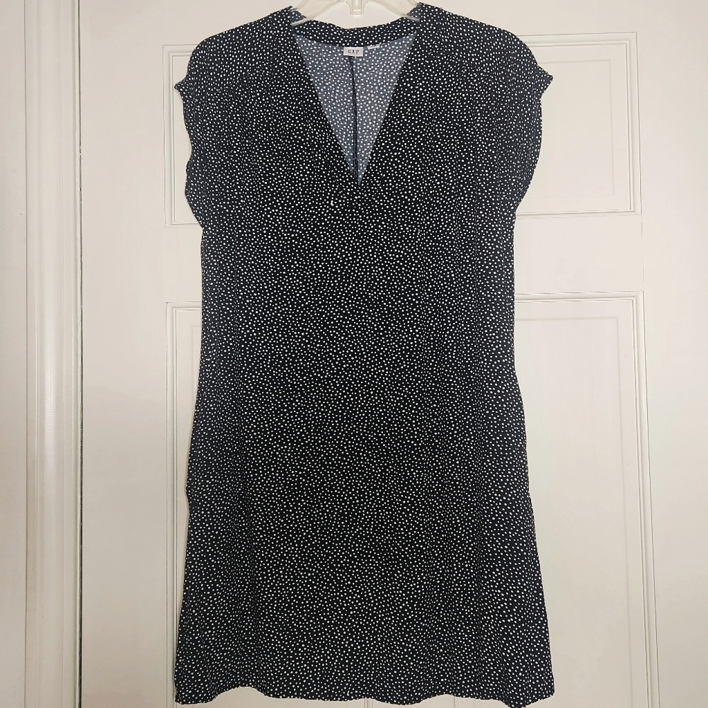XS Gap Black & White Polka Dot V-Neck Shirt Dress